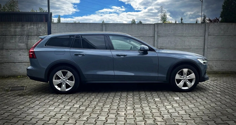 Volvo V60 Cross Country cena 174900 przebieg: 34891, rok produkcji 2022 z Skoczów małe 352